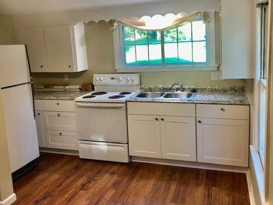 Building Photo - 1009 Brown Summit Ave, Statesville, NC 28677