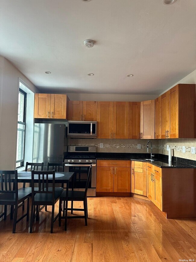 Foto del edificio - 36-32 34th St