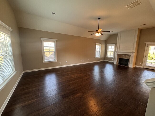 Building Photo - South Cherry Tree 488