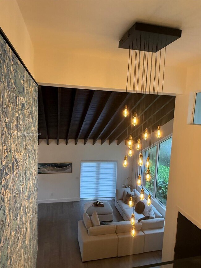 Foto del edificio - 3231 Salzedo St