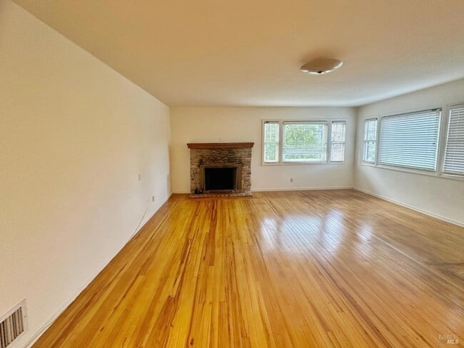 Building Photo - 250 Edgewood Ave