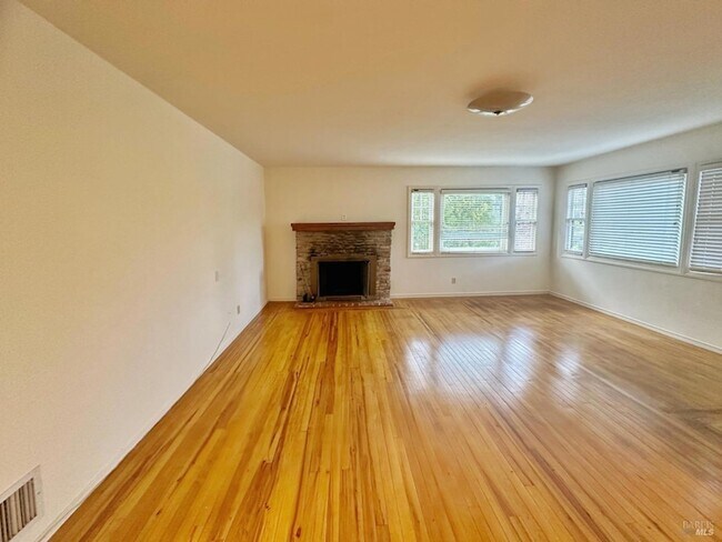 Foto del edificio - 250 Edgewood Ave