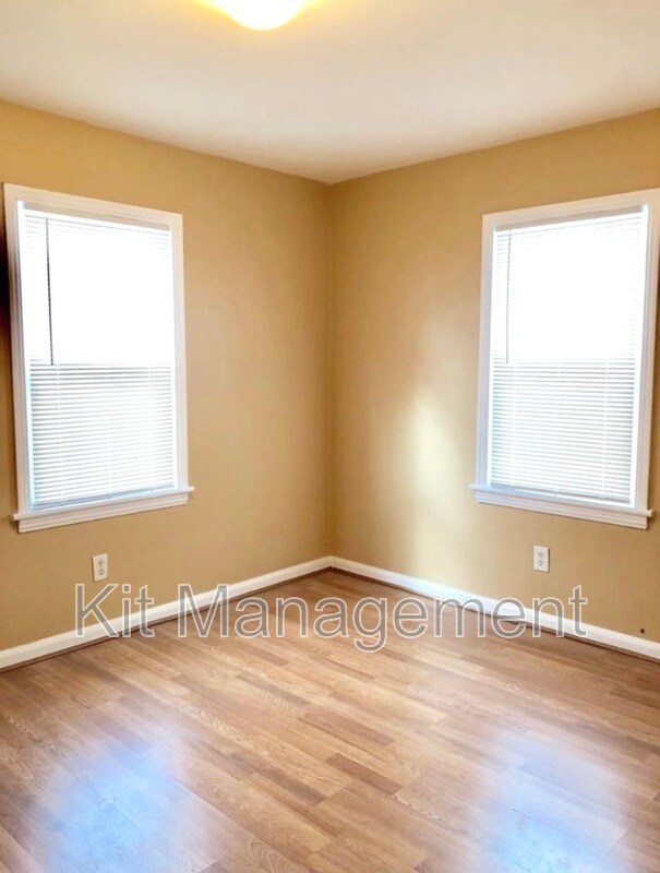 Foto del edificio - 1338 Crestwood Rd
