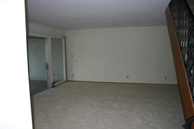 Living Room view 2 - 1034 Pine St