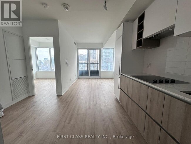 Building Photo - 319 Jarvis St