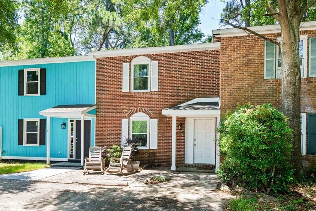 Foto del edificio - 715 Pine Dr