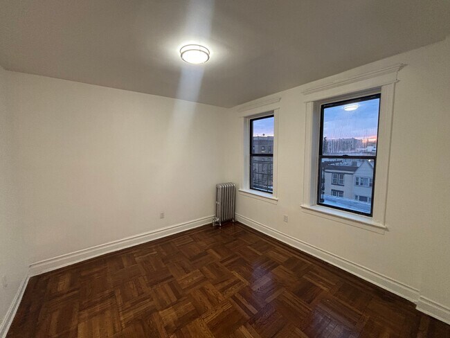 Building Photo - 160 59th St