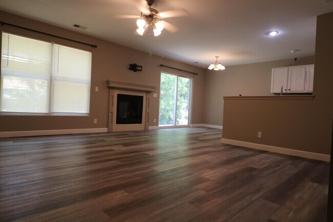 Foto del edificio - 2428 Deerfield Blvd