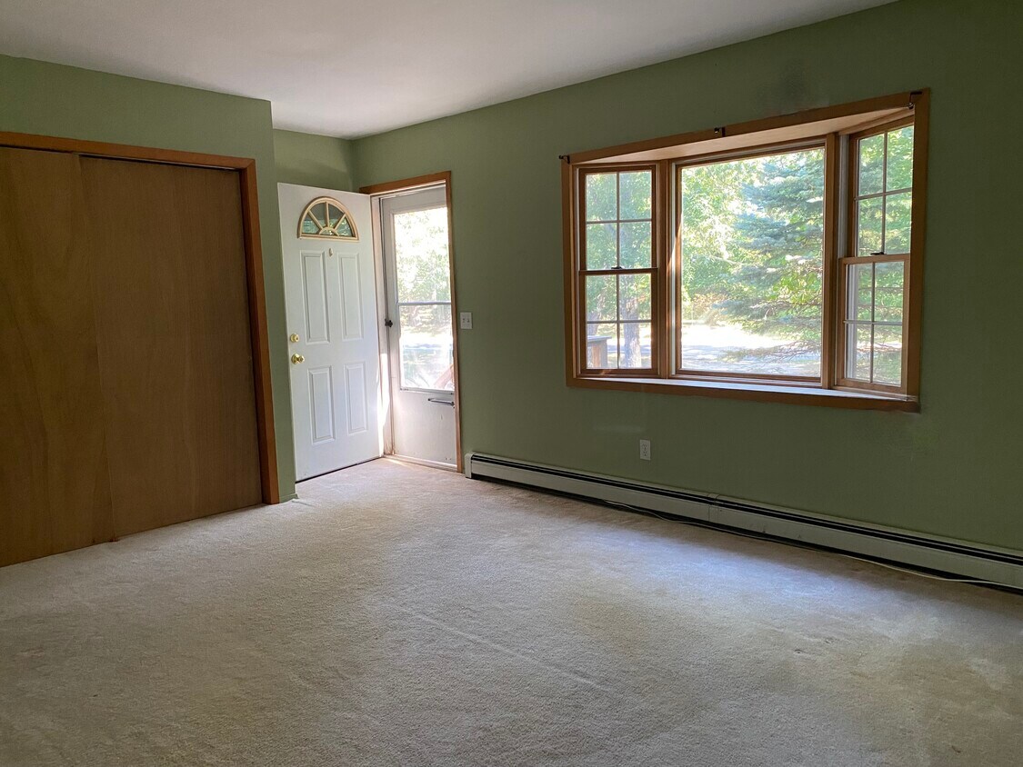 1 Hysler Ct Unit 1 Bd LARGE ALL INCLUDED, Coram, NY 11727 Apartments