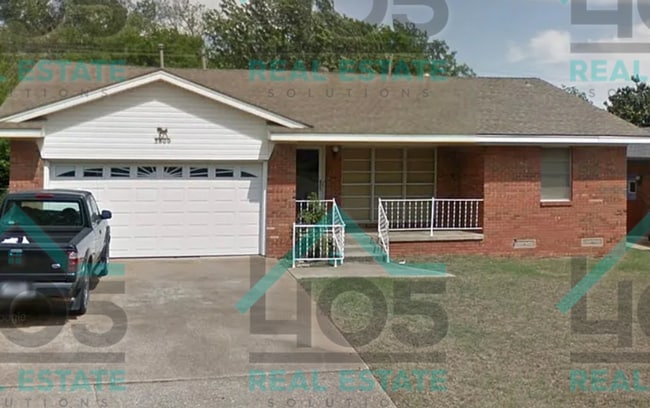 Building Photo - 3 Bedroom MWC w/Flex room!