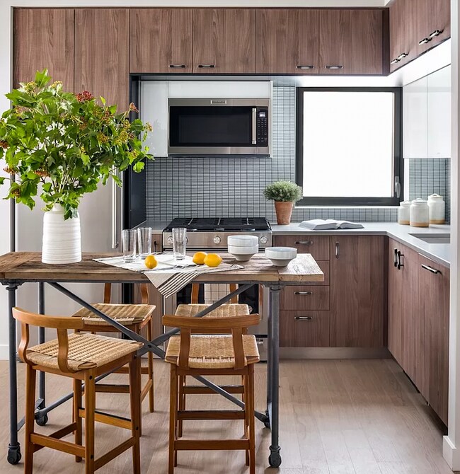 Kitchen - 4428 Purves St
