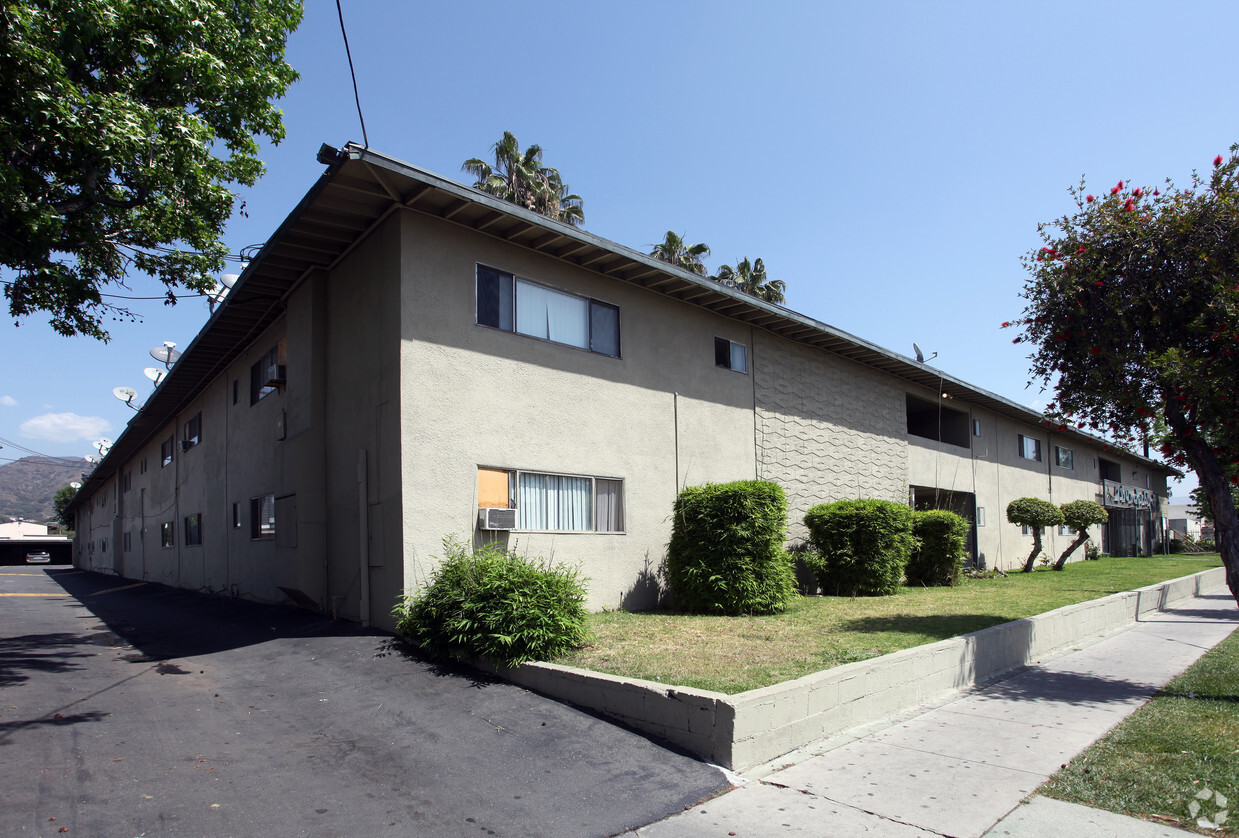 Foto del edificio - Thunderbird Apartments