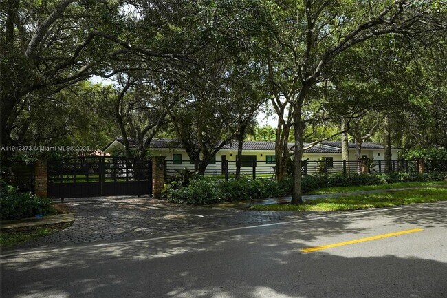 Foto del edificio - 6230 SW 112th St