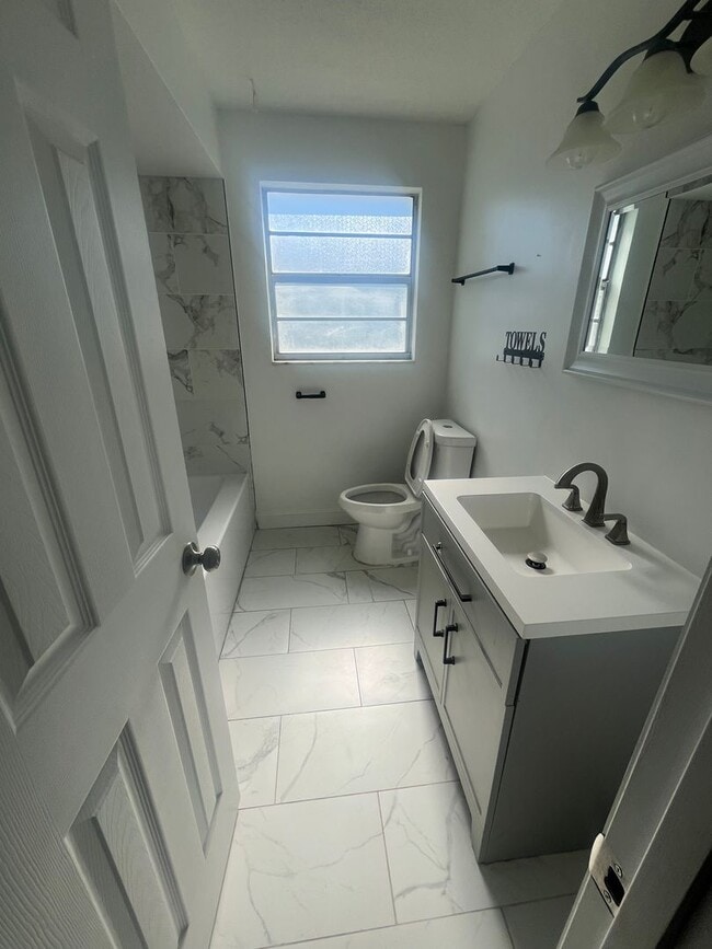 Building Photo - Home for Rent South Daytona