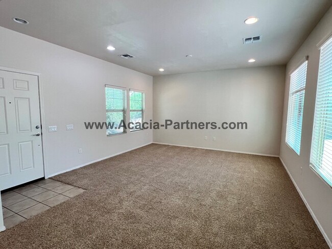 Foto del edificio - Eastside Home With Garage and Washer/Dryer