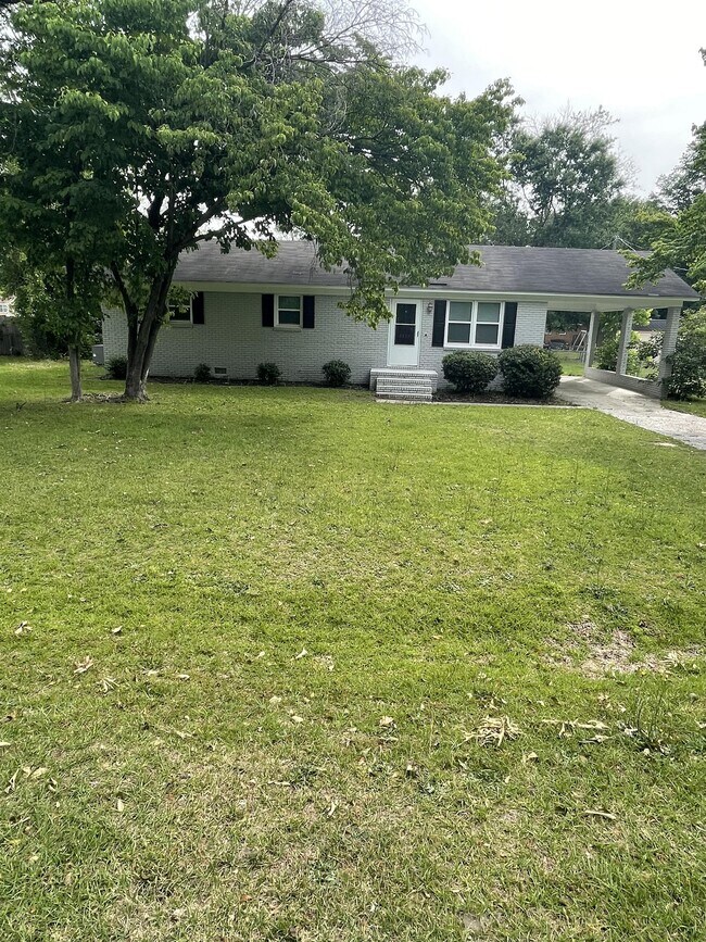 Foto del edificio - 2211 3rd Loop Rd
