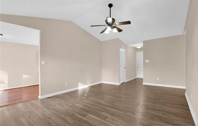 Foto del edificio - 1332 Oak Knolls Dr