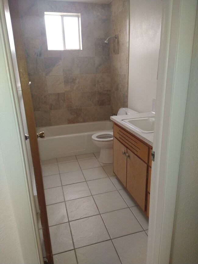 Foto del edificio - 1451 Kennedy Ave