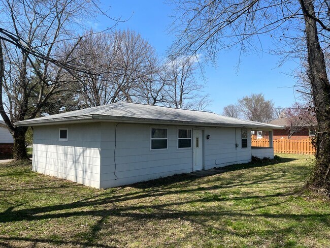 Building Photo - Available Now! Central 2 Bed Home In Shiloh
