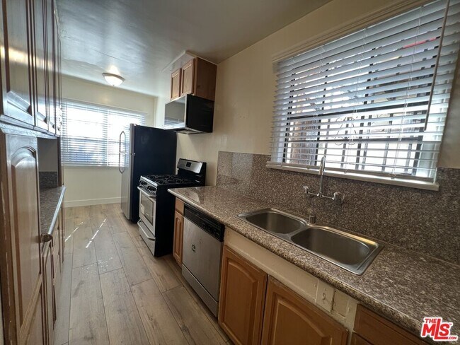 Foto del edificio - 4956 S San Vicente Blvd