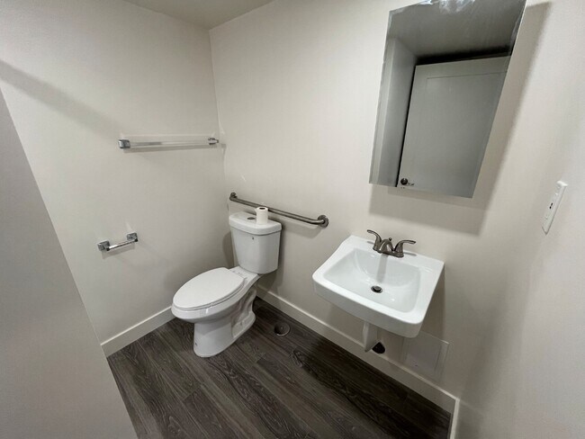 Building Photo - 138 Unit 1