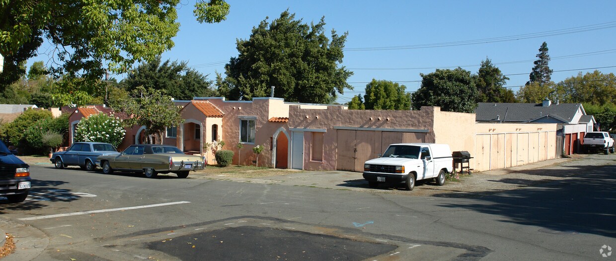 Primary Photo - 64 Muller St