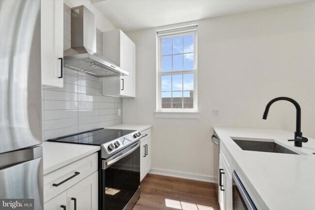 Foto del edificio - 2513 N Howard St