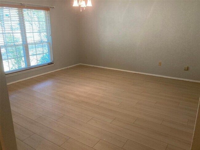 Building Photo - 11825 Eubank Dr