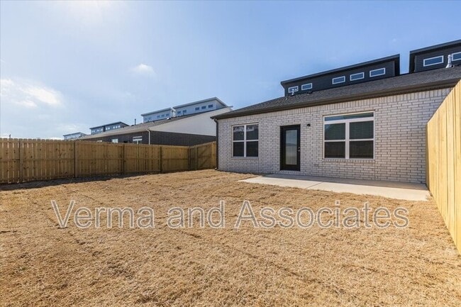 Building Photo - 717 Sun Meadow Dr