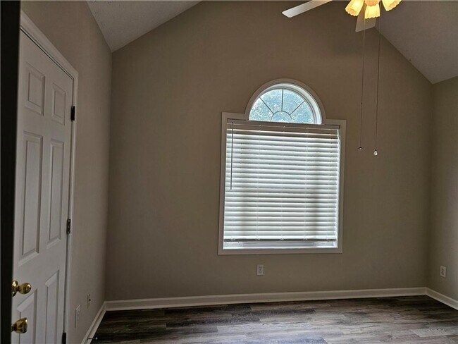Foto del edificio - 986 Ashton Oak Cir