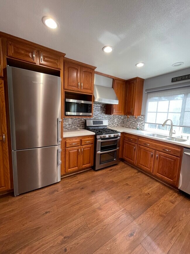 Foto del edificio - 1245 Tierra Luna