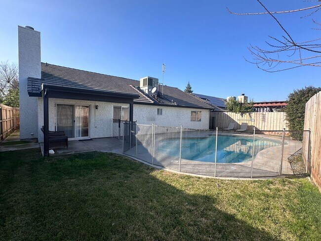 Building Photo - SW Visalia Home coming soon!!