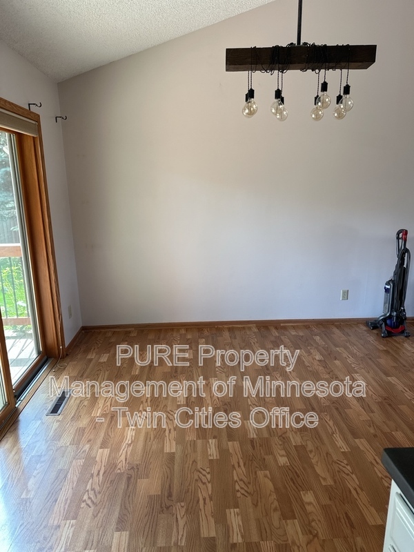 Building Photo - 1633 Mill St