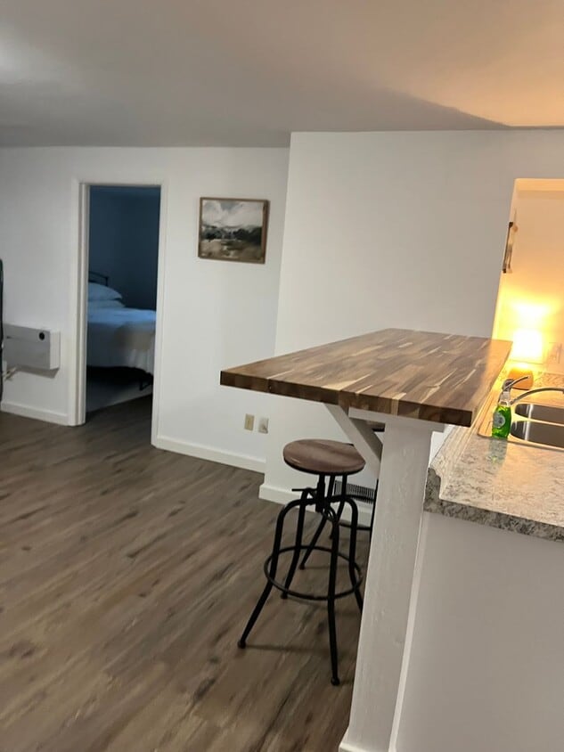 Foto del edificio - 2 Bed 1 Bath furnished