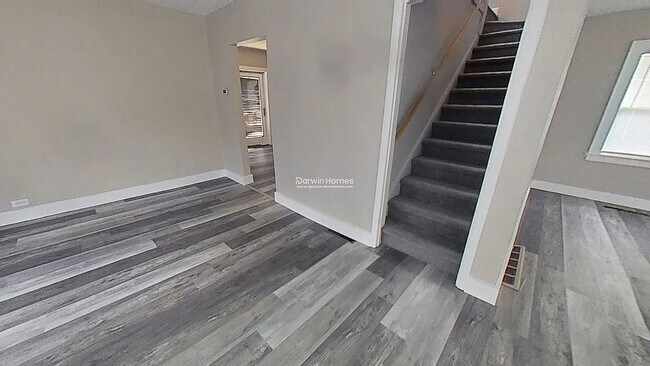 Building Photo - 529 E Victoria St