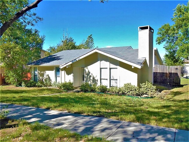 Building Photo - 1705 Chesterfield Dr
