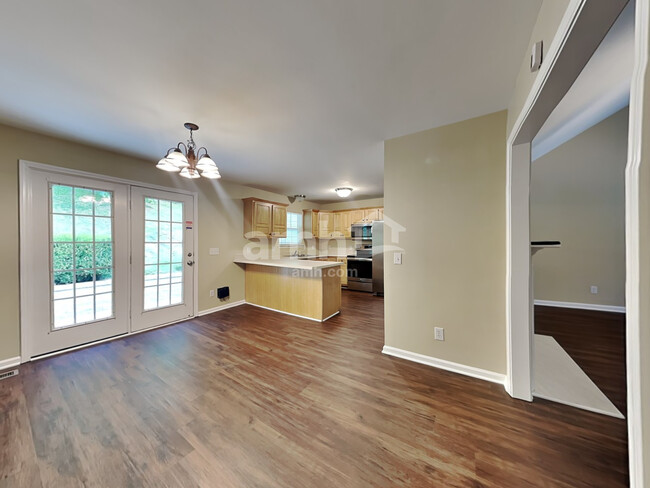 Building Photo - 1335 Georgetown Dr