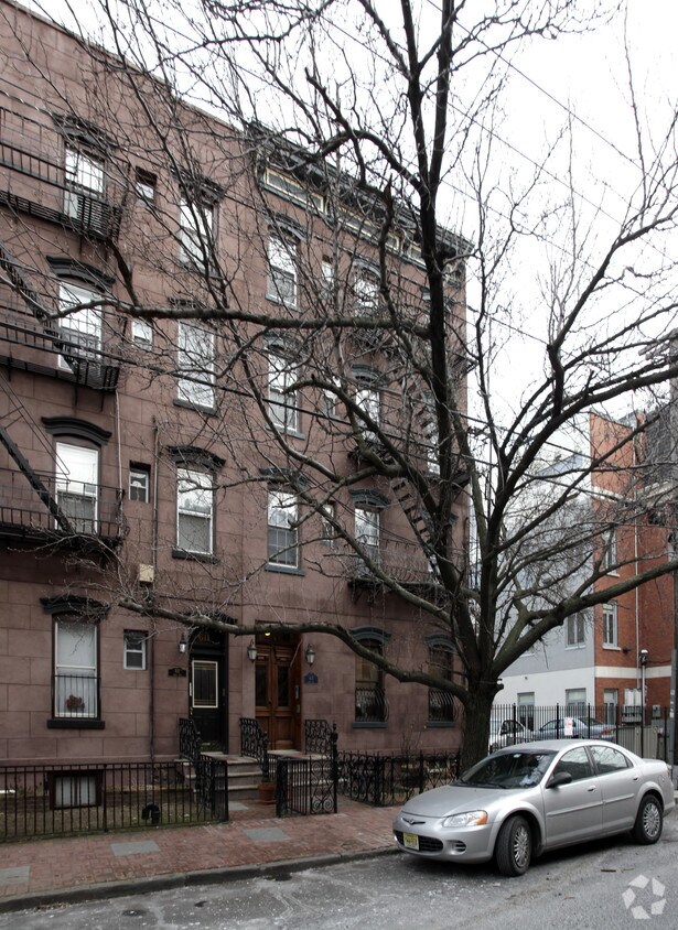Primary Photo - 609 Park Ave