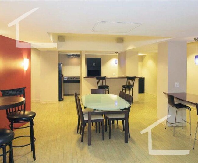 Building Photo - 3-Bed/1.5 Bath Apt in Luxury Complex; Pet ...