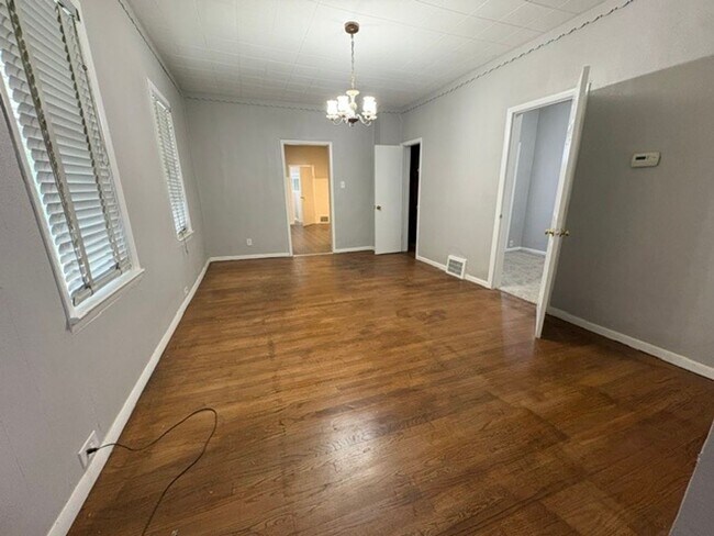 Foto del edificio - 3666 E 57th St