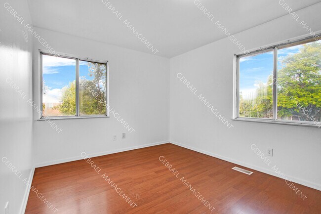 Foto del edificio - 3469 Ridgecliffe Dr