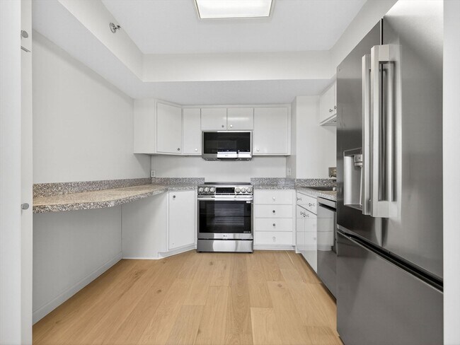 Foto del edificio - 250 Hammond Pond Pkwy