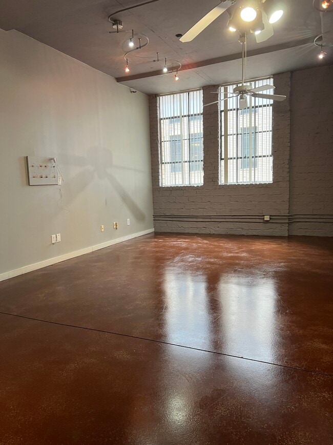 Building Photo - 1122 Jackson St
