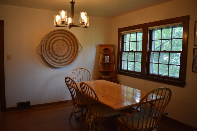 Building Photo - 3538 Glencairn Rd