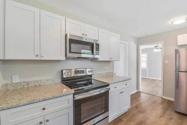 Building Photo - 2028 Syracuse Dr