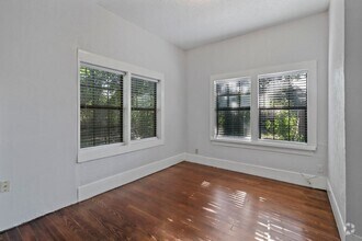 Building Photo - 516 Mill St