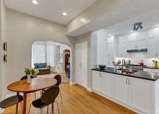 Primary Photo - 3430 W Shakespeare Ave
