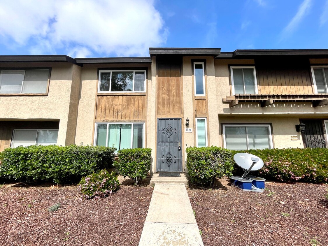 Foto principal - Great 3B/2.5BA Townhouse w/ Large Kitchen ...