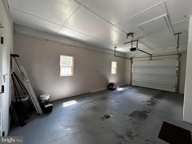 Building Photo - 112 Virginia Dr