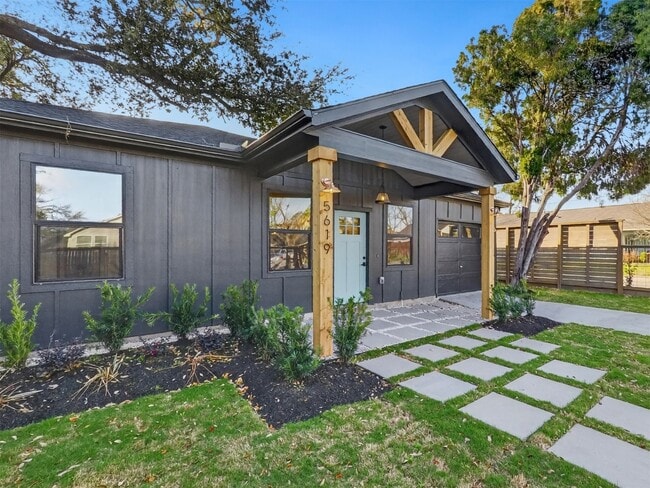 Foto del edificio - 5619 Chapman St